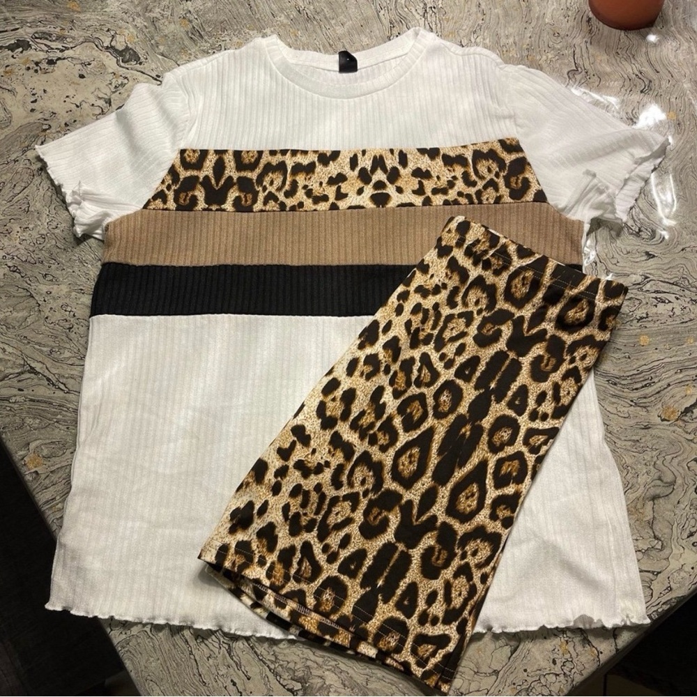 SHEIN lounge wear set size Large 
Leopard design
Stretchy shorts - Picture 2 of 5